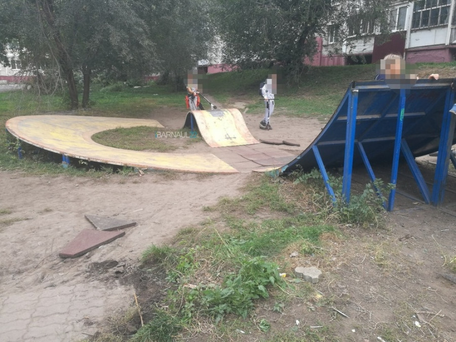 Барнаульцы снесли скейт-парк