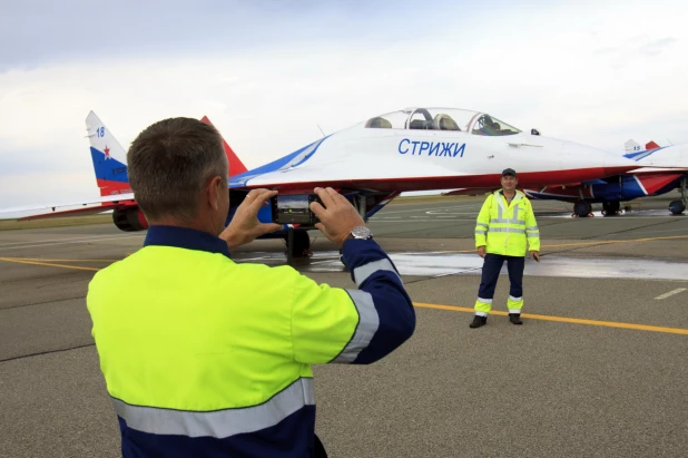 Пилотажная группа «Стрижи» в Барнауле. 