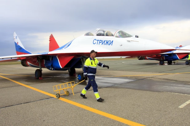 Пилотажная группа «Стрижи» в Барнауле. 