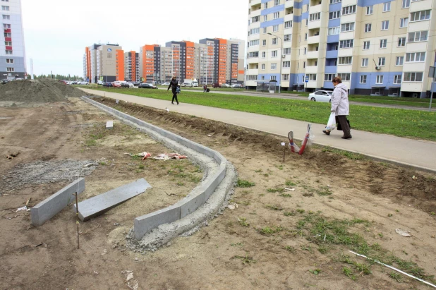 Благоустройство сквера на улице Сергея Ускова.