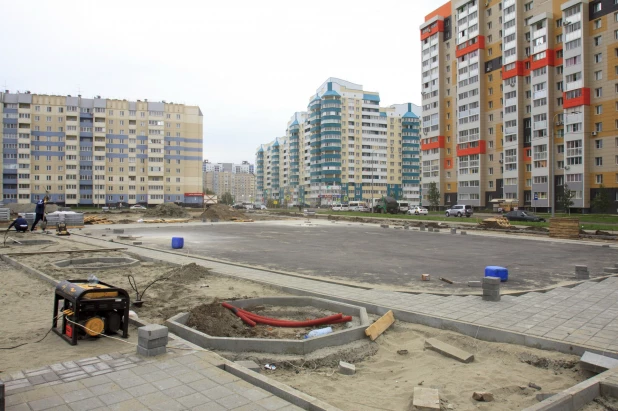 Благоустройство сквера на улице Сергея Ускова.