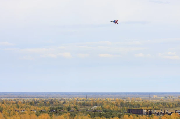 Авиашоу пилотажной группы «Стрижи» в Барнауле. 