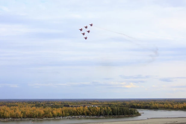 Авиашоу пилотажной группы «Стрижи» в Барнауле. 