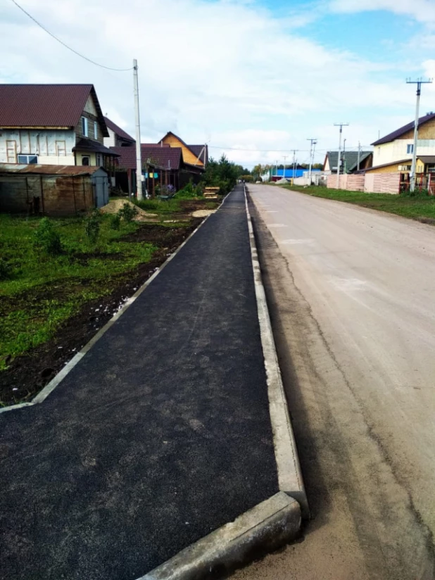 Тротуар и освещение сделали в пригороде Барнаула.