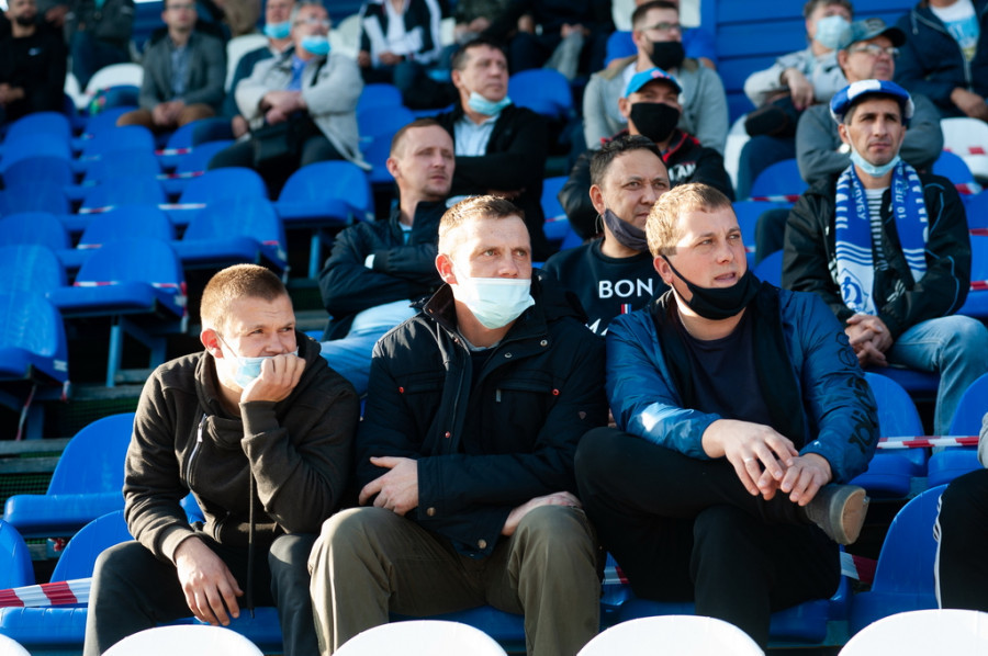 Футболисты &quot;Динамо-Барнаул&quot; провели свое первый матч в новом сезоне при зрителях. 