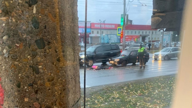 В Барнауле на "зебре" сбили пешехода. 