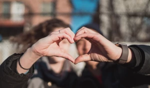 Mamba и Центр «Насилию.нет» в специальной акции подняли проблему домашнего насилия.