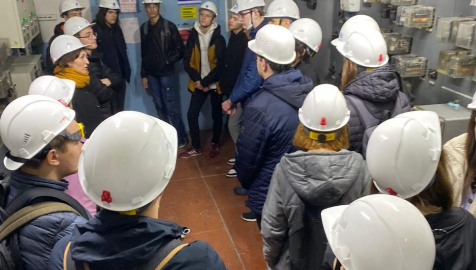 Одиннадцатиклассники посетили подстанцию «Юго-Западная» компании Россети Сибирь