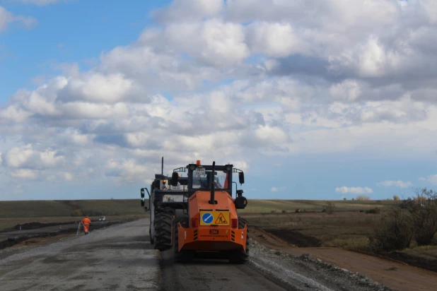 Дорожные работы на трассе Алейск - Петропавловский район - Смоленский район.