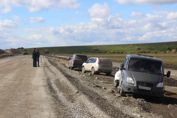 Дорожные работы на трассе Алейск - Петропавловский район - Смоленский район.