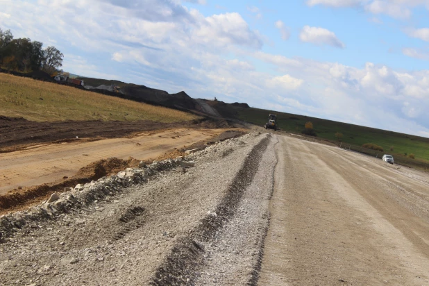 Дорожные работы на трассе Алейск - Петропавловский район - Смоленский район.