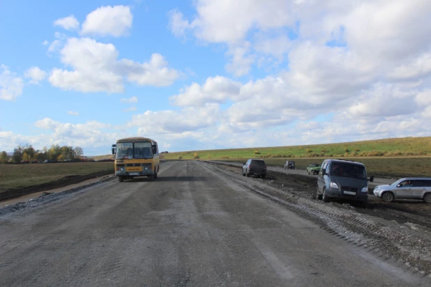 Дорожные работы на трассе Алейск - Петропавловский район - Смоленский район.