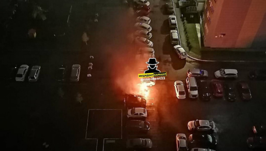 "Аномалия какая-то": в Барнауле сгорел еще один автомобиль