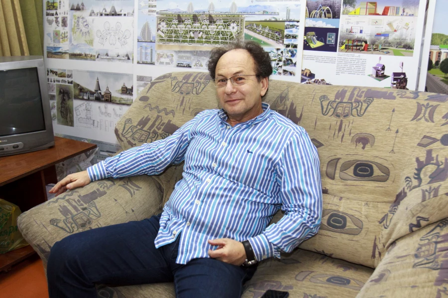 Михаил Шмидт.