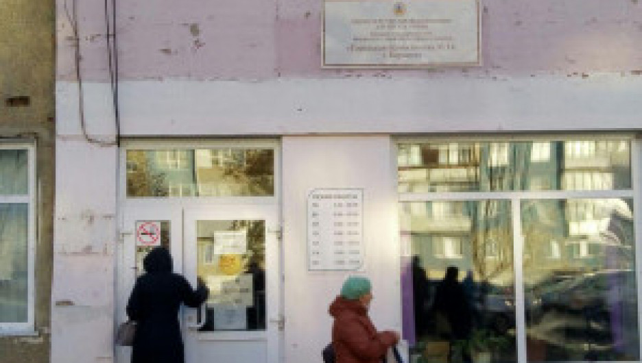 В поликлинике №14 Барнаула объяснили, куда перед визитом Томенко "исчезла очередь"