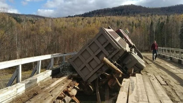 На Алтае провалился мост.