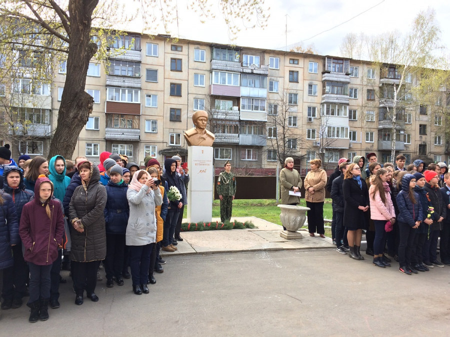 12 школ Алтайского края получили имена героев в рамках проекта ОНФ.