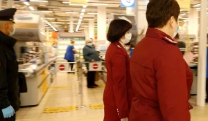 Сотрудники Роспотребнадзора и полиции проверили соблюдение противоэпидемических мер в ТРЦ «Пионер».