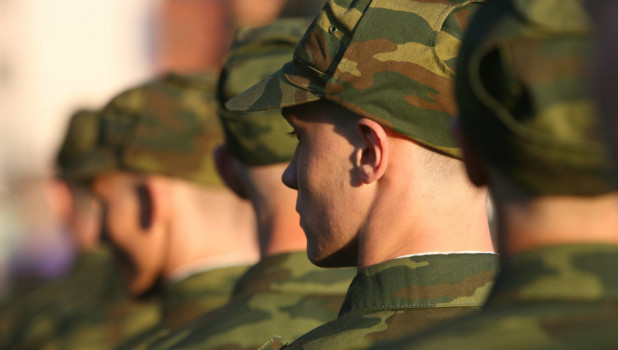Министр обороны призвал увеличить возраст призыва в армию с 18 до 21 года