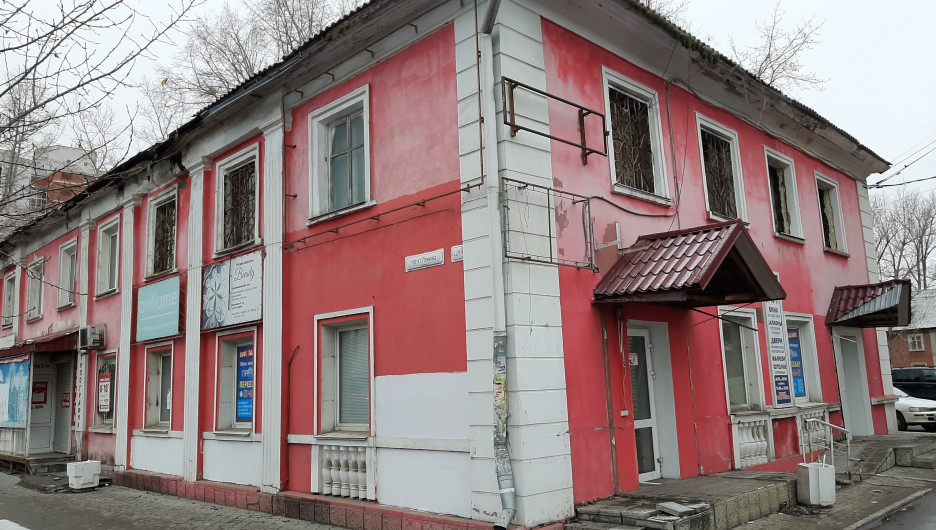 Аварийный дом на пр. Ленина, 129 готовят к сносу.