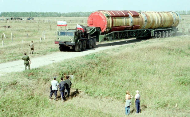 Взрыв ракетной шахты в Алейске 2 ноября 2000 года. Здесь находилась на боевом дежурстве самая тяжелая в мире баллистическая ракета РС-20.