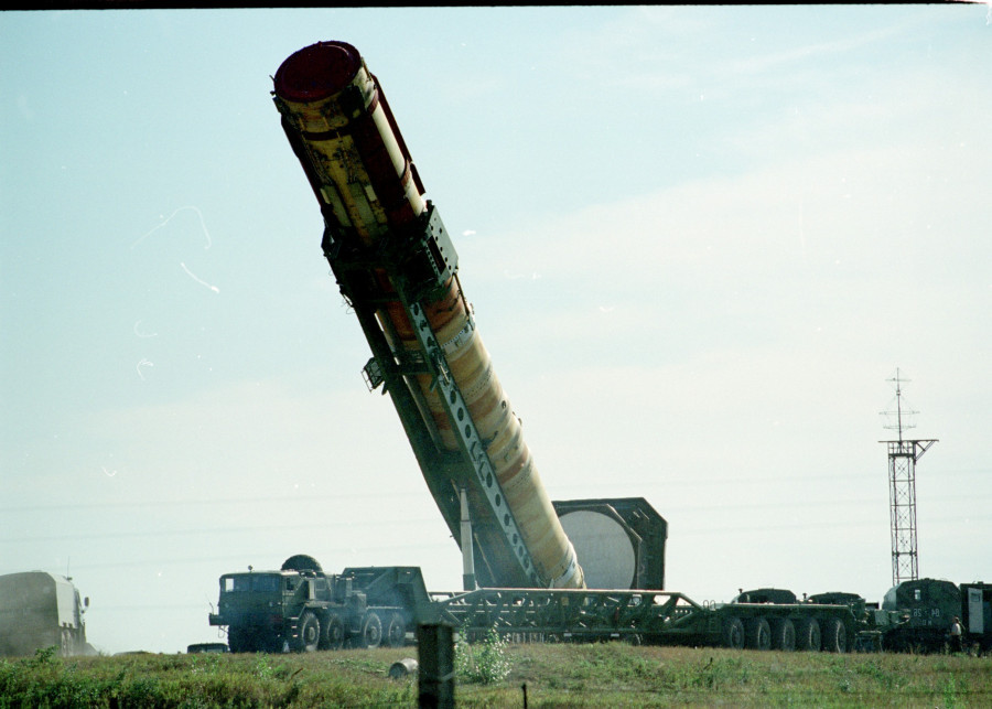 Взрыв ракетной шахты в Алейске 2 ноября 2000 года. Здесь находилась на боевом дежурстве самая тяжелая в мире баллистическая ракета РС-20.