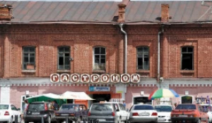 Здание построено в 1880 году и принадлежало купцам Суховым.