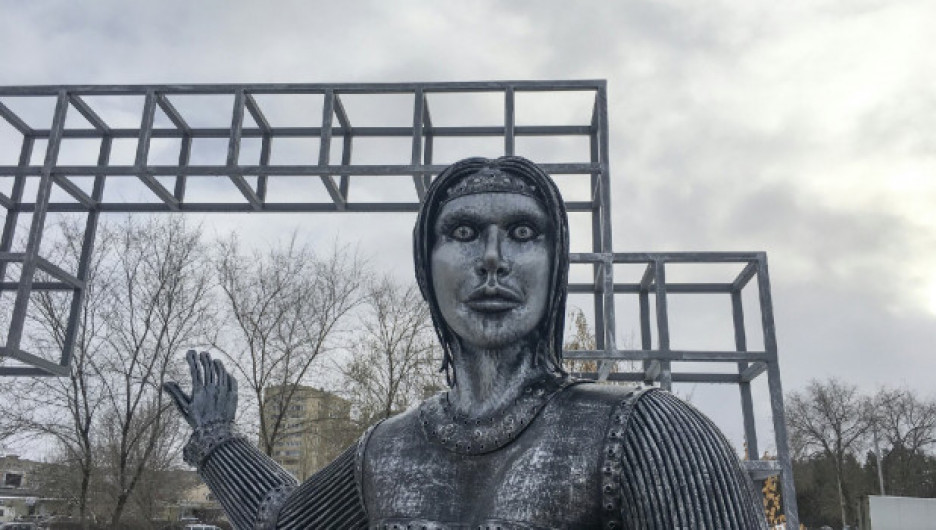 Памятник Аленке в Нововоронеже.