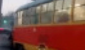 ДТП на трамвайных путях в Барнауле.