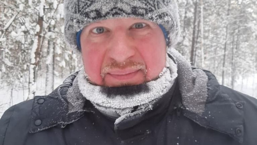 Губернатор Виктор Томенко катается на лыжах в аномальные морозы