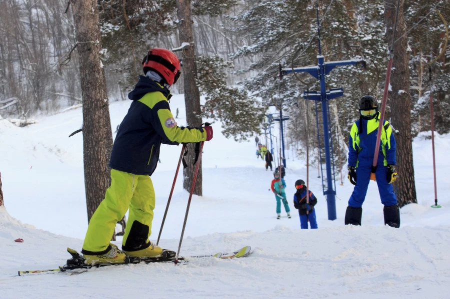 Езда на лыжах и сноубордах в Барнауле.