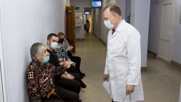 Массовая вакцинация от коронавируса в Барнауле. 