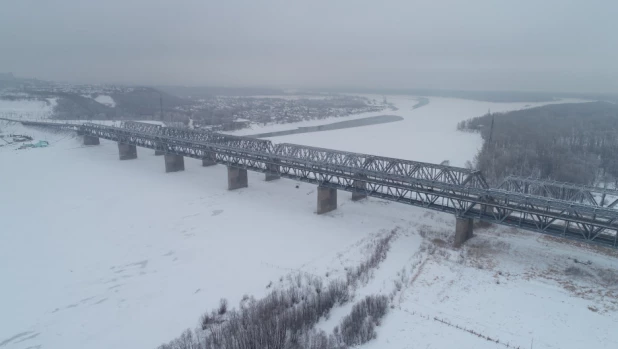 Старый мост зимой.