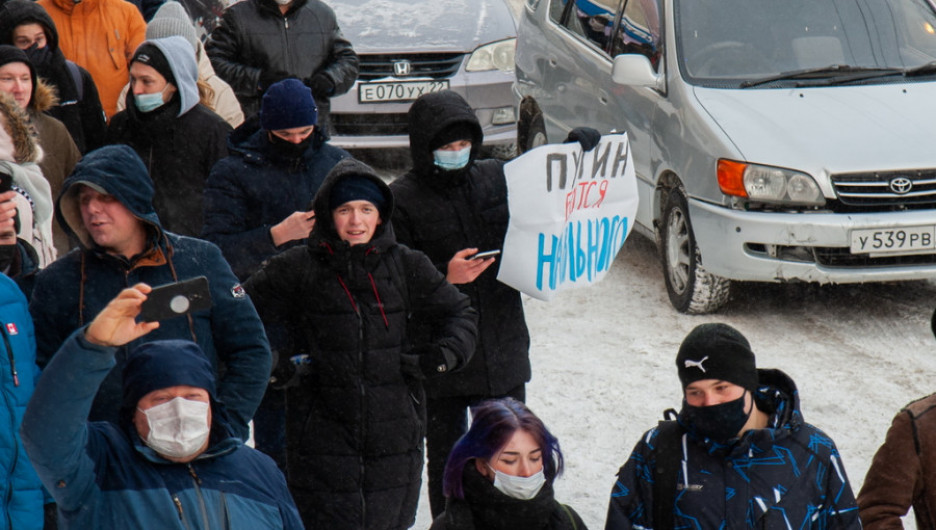 Алтайские власти задумались, как убрать подростков с митингов