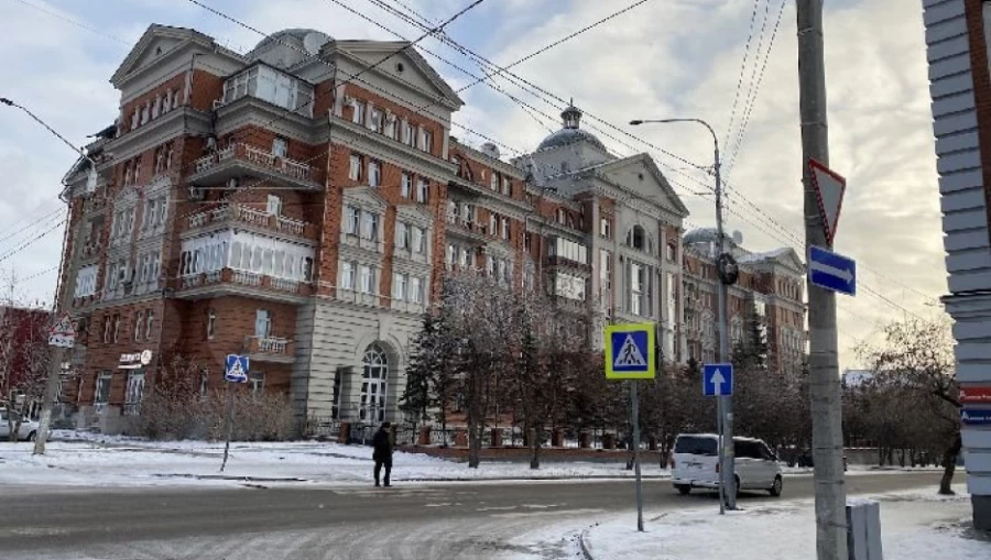 Самая дорогая &quot;четырешка&quot; Барнаула в доме, расположенном на пр. Социалистический, 38.