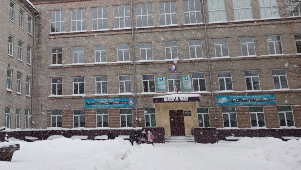 Школа №53 в Барнауле.
