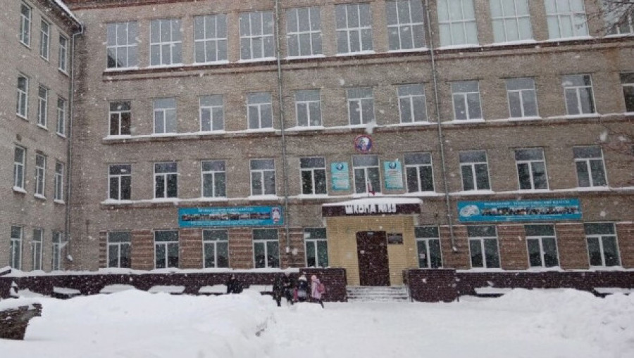 Школа №53 в Барнауле.