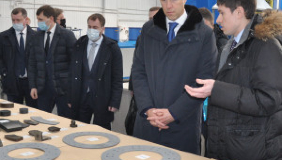 Министр промышленности Денис Мантуров ознакомился с производством на Барнаульском заводе АТИ