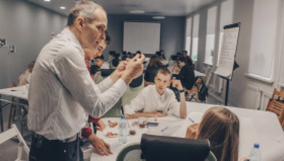 Юрий Никитин проводит мозговой штурм со школьниками и студентами «Предпринимательский полигон».