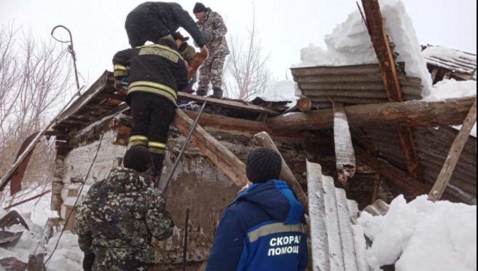 На мужчину в Алтайском крае рухнул чердак