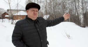 Корреспонденты altapress.ru побывали в поселке "Калина красная", где отдали многодетникам участок земли с березовой рощей.