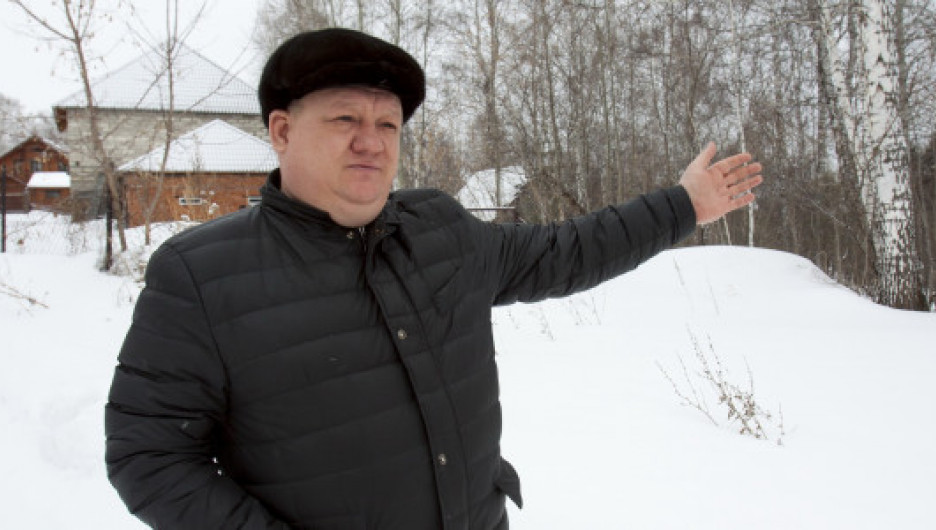 Корреспонденты altapress.ru побывали в поселке "Калина красная", где отдали многодетникам участок земли с березовой рощей.