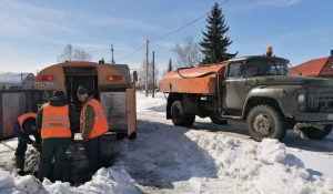 Ливневки чистят. Барнаул. Поселок Власиха.