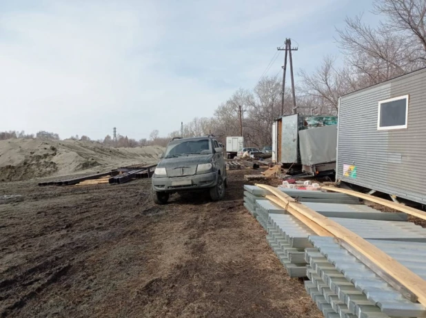 В Барнауле на озере Варежка в поселке Южный построят базу отдыха.