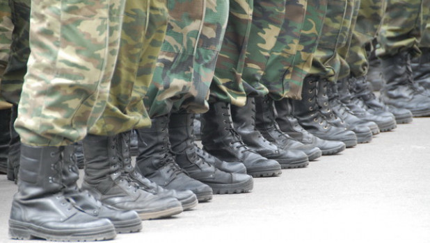 Сделать службу в армии обязательной для работы не только в госорганах предложили в Госдуме