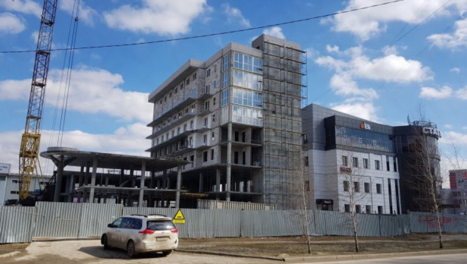 Застройщик избежал банкротства и обещает возвести высотную гостиницу в Барнауле