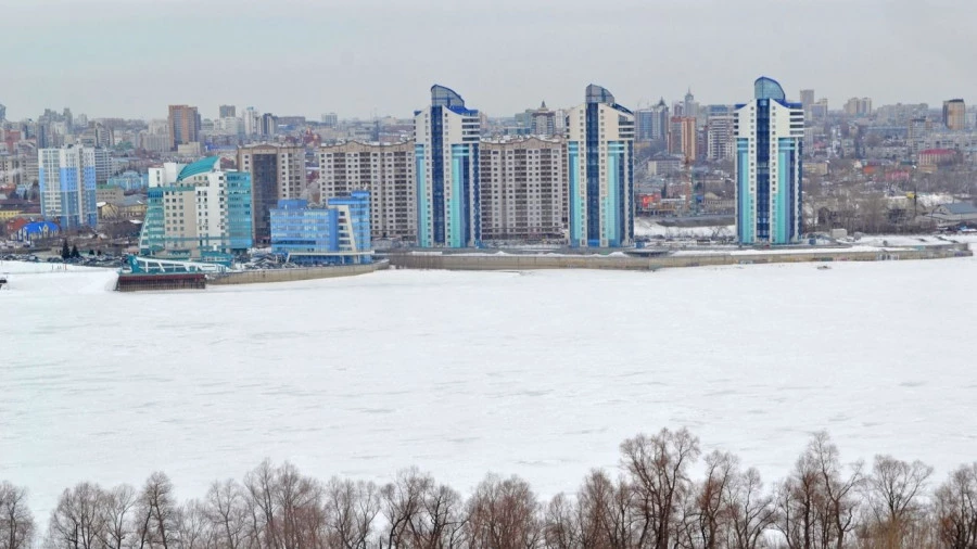 Обь в Барнауле перед ледоходом. 