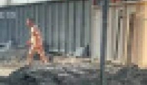 Голый барнаулец на улице.