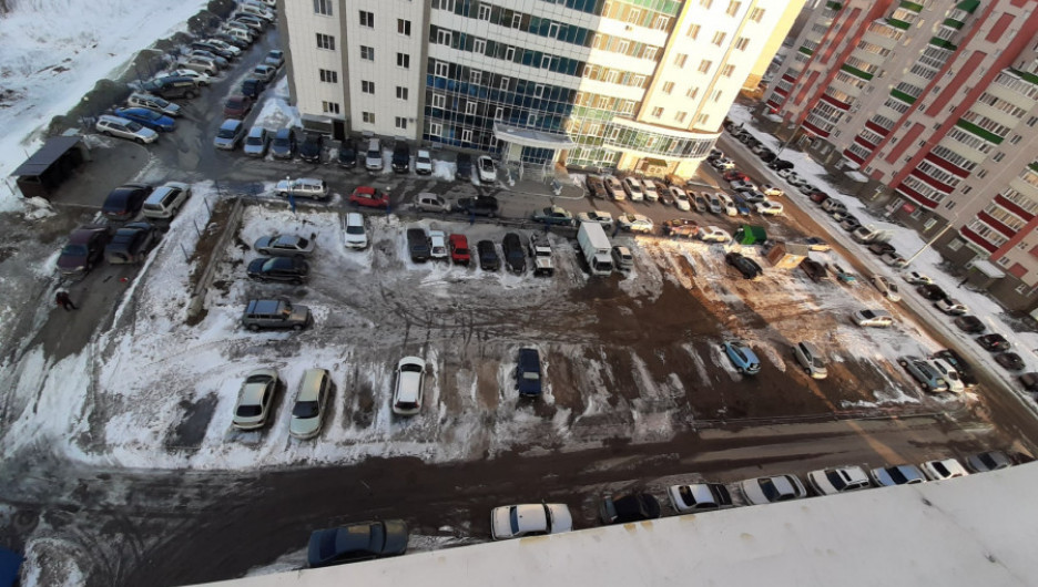В Барнауле жители домов, между которыми хотят уместить высотку, поискали компромисс с застройщиком