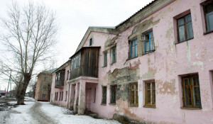 Аварийный дом на ул. Матросова, 197.